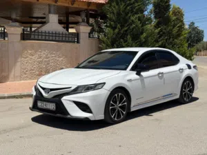 تويوتا كامري LE مديل 2019 فحص 3 جيد قصعه لون ابيض لؤلؤي بسعر مغري قابل للبدل