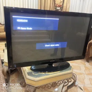 شاشة سامسونغ 60 بوصة عادي مع ريموت للبيع في عمان