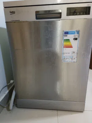 غسالة صحون Beco  خراب وفيها صدأ تصلح قطع غيار Beco dishwasher is broken and rusty, suitable for spar