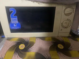 فريز  بي ليك فقط +مايكروف عاطل +طباخ زجاج شغال بس يحتاج تنظيف