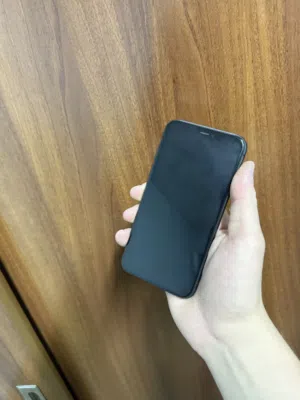ايفون 11 بحال ممتازه