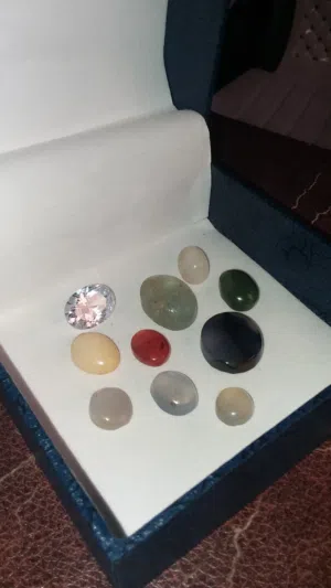 مجوهرات أحجار كريمة