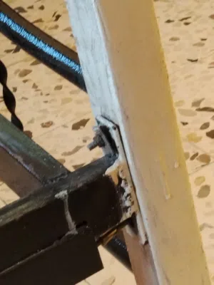 تخت حديد مزوج للبيع بدون فرشه سعره قابل للتفاوض