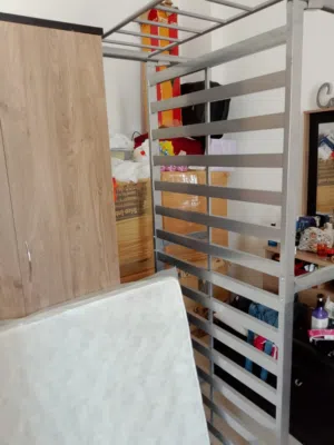 Single bed سرير منفرد