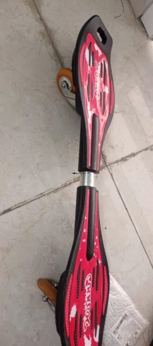 سكيت بورد ويف بورد (Waveboard) بحالة ممتازة للبيع - لون أحمر وأسود