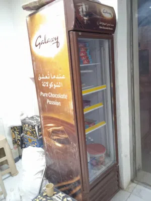 للبيع ثلاجة عرض نظيفة