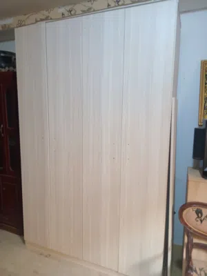 دولاب اتركي اربعة ابواب بحالة جيدة للبيع