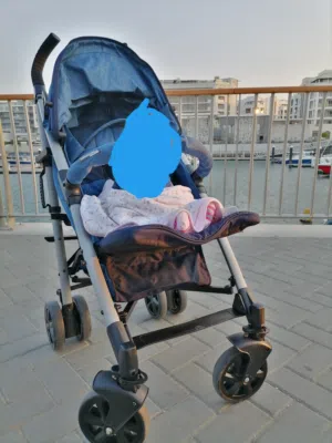 عربه اطفال نظيفه وكبيره