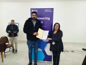 استاذ لغه انجليزيه توجيهي 2008 و 2009  خبره طويله بالتدريس توجيهي