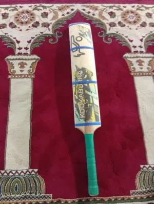 مضرب كريكت مستعمل Kookaburra بحاله جيده السعر 25 قابل للتفاوض في المعقول