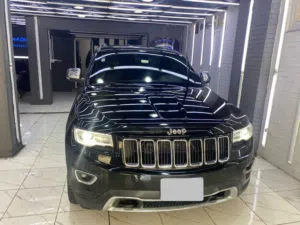 جيب جراند شروروكي 2018 فابريكا بالكامل طبقه حمايه ضمان الحمايه 10 سنوات بالضمان رخصه سنه مرور الخامس
