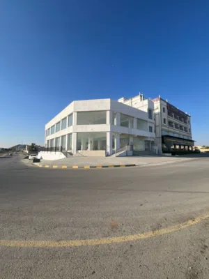 للإيجار معرض وقبو تجاري في نزوى ردة البوسعيد
