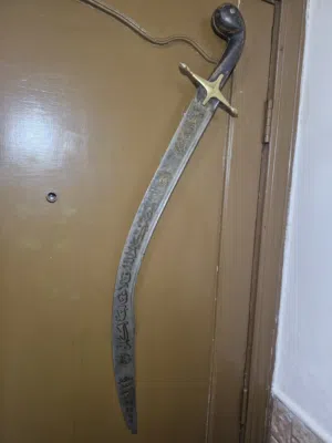 سيف عربي مزخرف للبيع