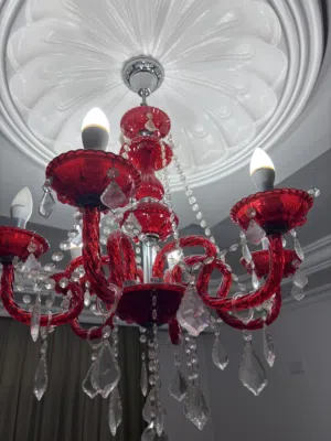 ثريا حمراء