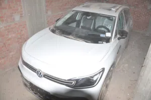 Volkswagen . ID 6 . 2024 . New2