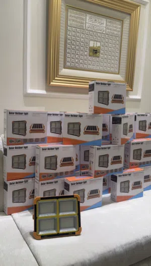 كشاف بسعر تحفة ب الطاقة الشمسيه و الكهرباء للكشتات و للطواري شوف التفاصيل عشان تعرف المميزات