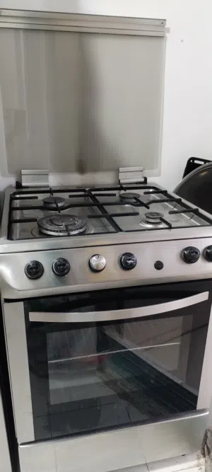 فرن غاز ماركة هوفر بحالة جيدة