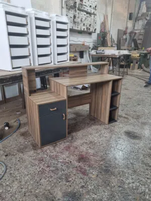 مكاتب دراسية صور واقعية من المصنع مباشرة مع إمكانية اختيار اللون والقياس المناسب