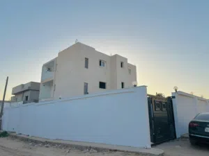 فيلا لبيع واجهتين ف عين زاره زويته
