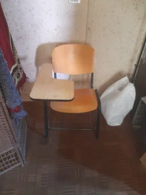 كرسي دراسه بسعر حرق بحال جيده بسعر حرق