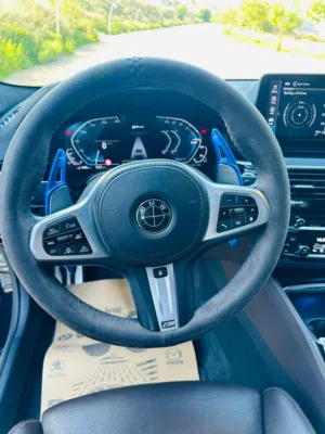 bmw-530e-m-2022-اعلى-مواصفات