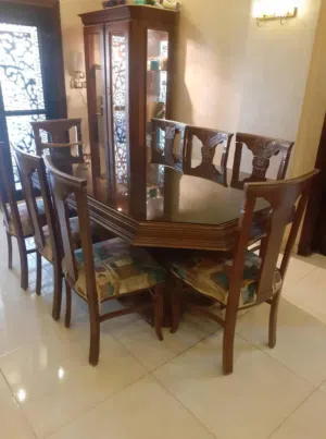طاولة سفرة للبيع مع توابعها