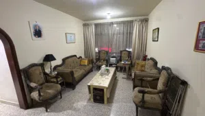 كنبايات مستحملة مع الطاولة الي بل نص 650