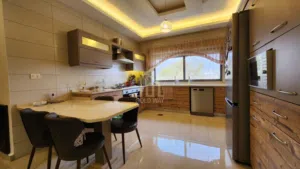 في موقع مميز في خلدا شقة طابق ثالث 130م بتشطيب راقي / ref 1249