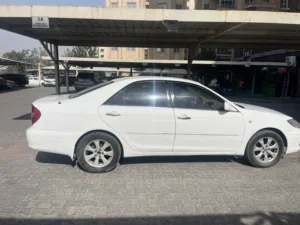 تويوتا كامري 2006 GL أبيض بمواصفات خليجية مع إعادة دهان كاملة للبيع