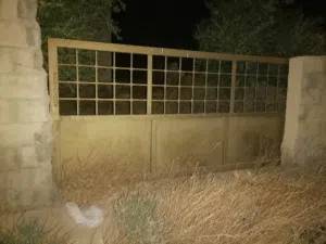 باب كراج للبيع طول 3مترو9صانتي ارتفاع متر ونص