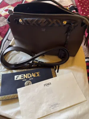 شنطة من براند فندي استعمال بسيط