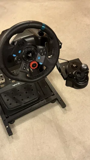 للبيع دركسون Logitech g29 مع الستاند والقير