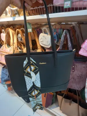 Elegant Black Ladies Handbag – Stylish Tote Bag  Limited Stock only  aed delivery free