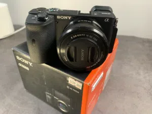 Sony A6600 مع العدسة