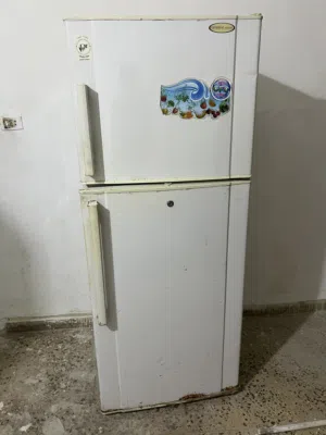 ثلاجة للبيع