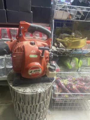 منفاخ هوائي يعمل على البنزين