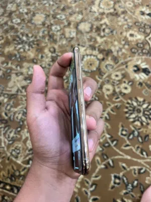 iPhone XS للبيع بسعر نار تحدي في المملكة