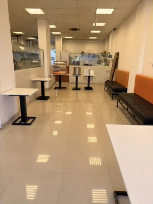 للبيع مطعم قائم وجاهز للتشغيل بموقع مميز يخدم منطقة حيوية تجمع بين النشاط التجاري والكثافة السكنية
