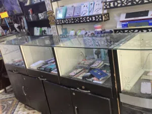 طاولة باترينا محل خلويات ( هواتف )
