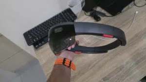 للبيع: نظارة مايكروسوفت هولولنز (الجيل الأول)  Microsoft HoloLens 1st Gen