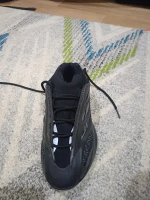 حذاء أديداس ييزي 700 (تقليد)  مقاس 39  بحالة ممتازة جداً ونظيف Adidas Yeezy 700 Style Rep size 39