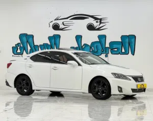 للبيع لكزس IS250 موديل 2010