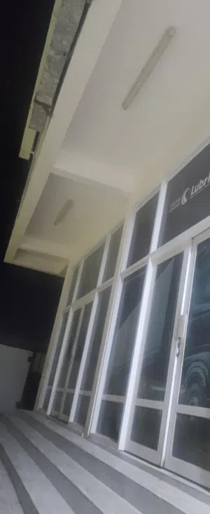 shops and room for rent
