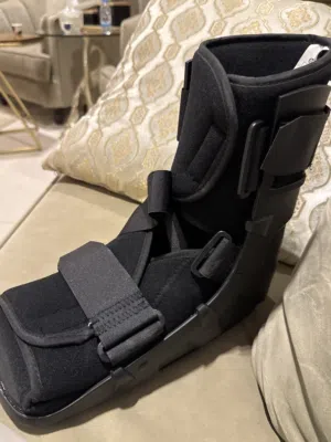 حذاء طبي من شركة Walking Boot