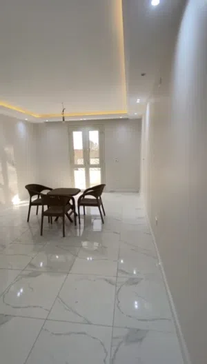 شقة للبيع في المقطم بشارع 9 الرئيسي