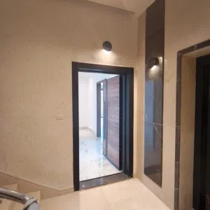 شقه طابقيه للبيع في عبدون بالقرب من سفاره السوريه - 15252
