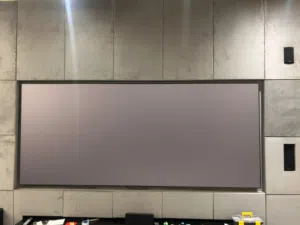 شاشة عرض كبيرةو بروجكتور EPSON و سماعات Large display &EPSON projector