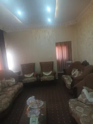 طقمين كنب زان بحاله الوكاله للبيع