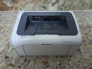 طابعة hp laser jet pro m102w وايفاي ابيض واسود نظيفة حيل
