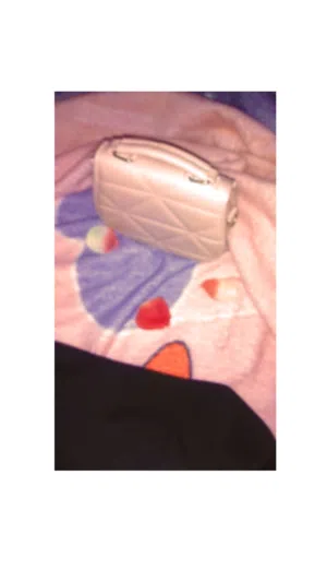 شنطه جميله للنساء وايضا يمكن للاطفال ب10ريال عماني